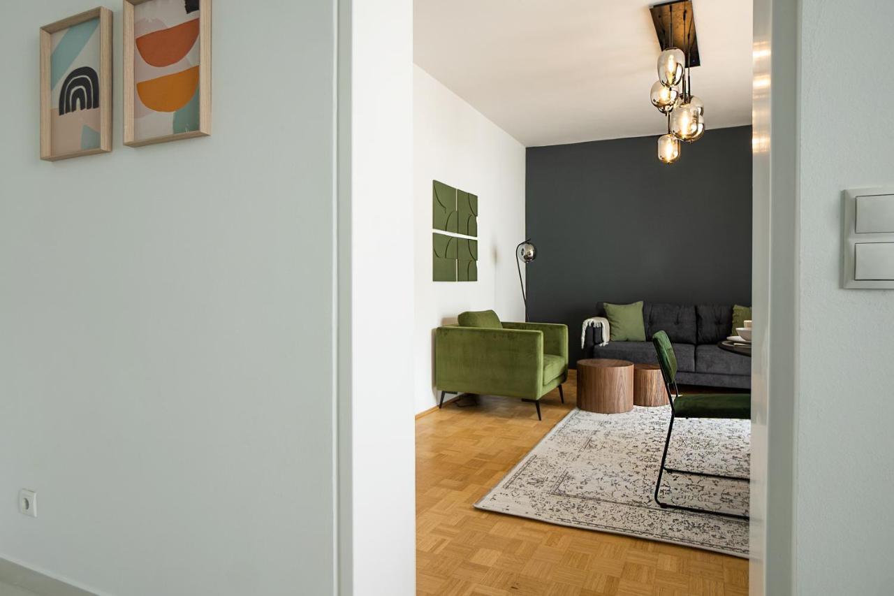 Bright Stylish With A Huge Terrace In A Location Appartement *