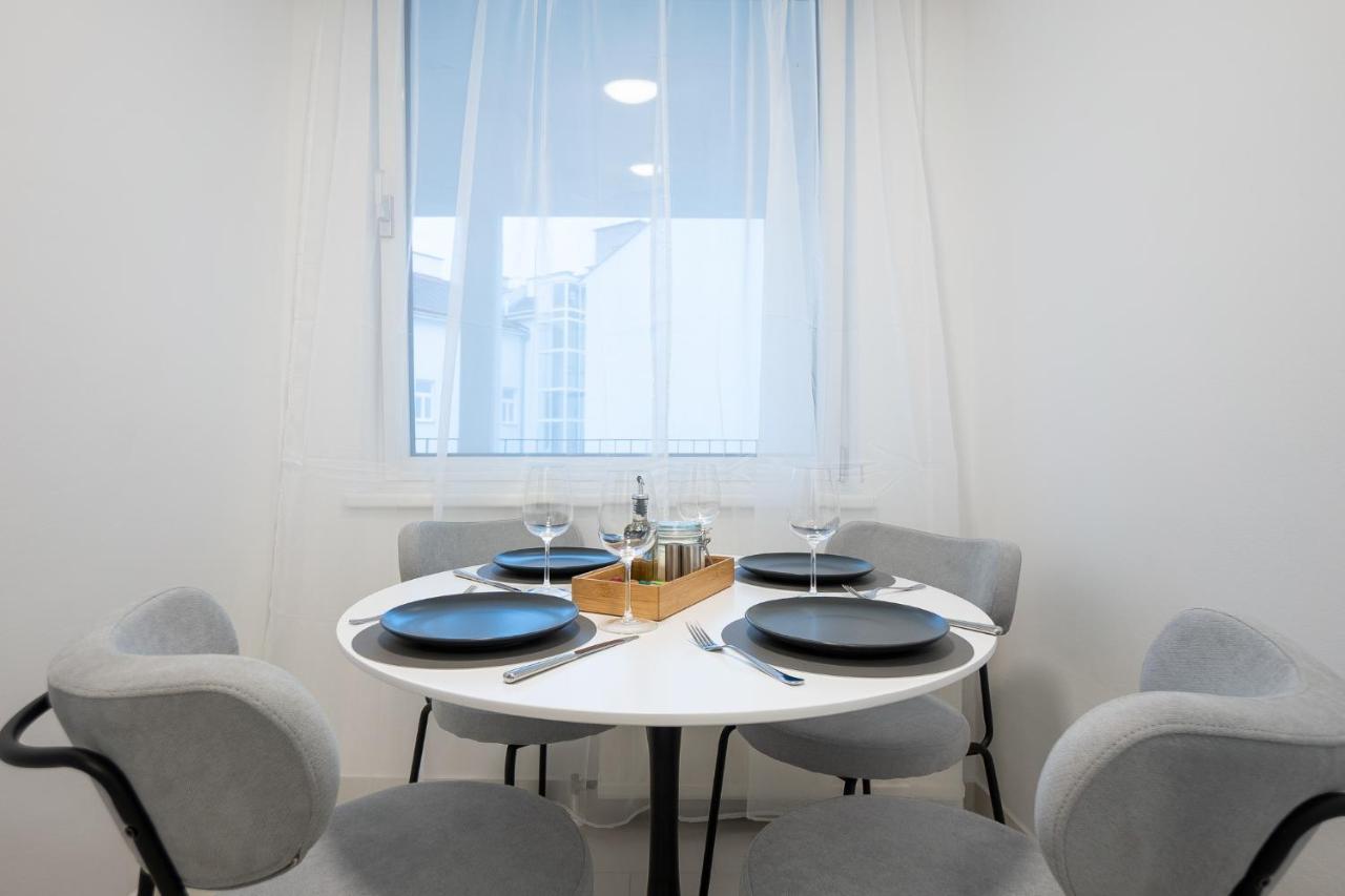 Bright Stylish With A Huge Terrace In A Location Wenen