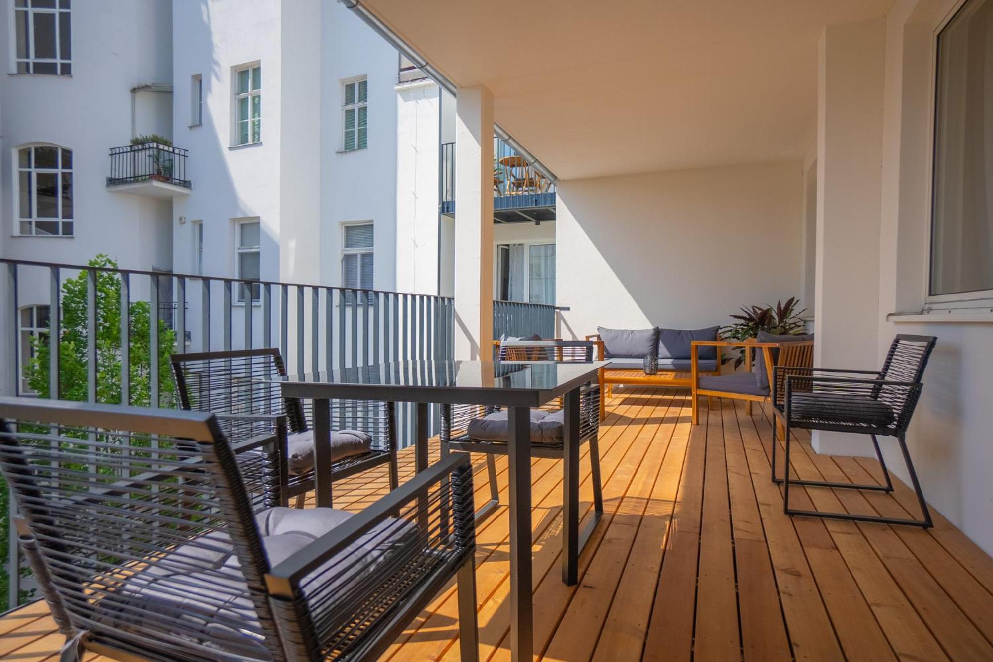Bright Stylish With A Huge Terrace In A Location Wenen