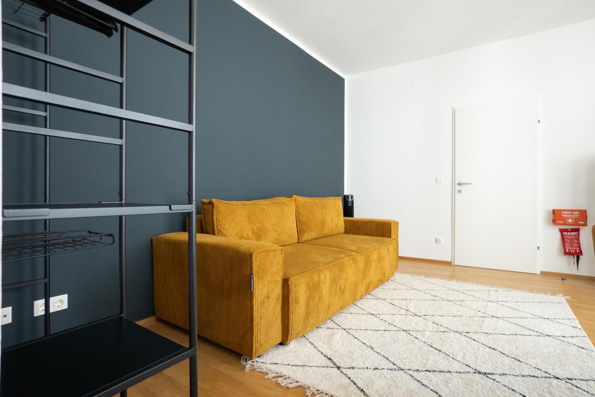 Bright Stylish With A Huge Terrace In A Location Wenen