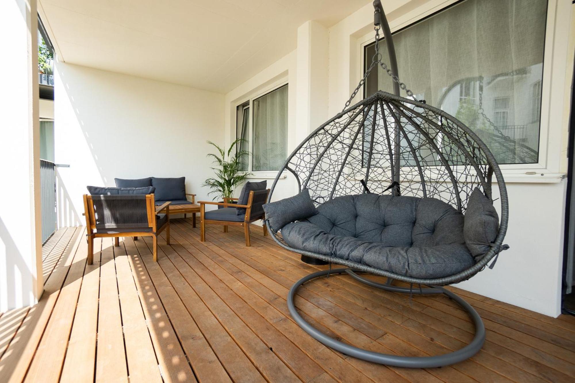 Bright Stylish With A Huge Terrace In A Location Appartement