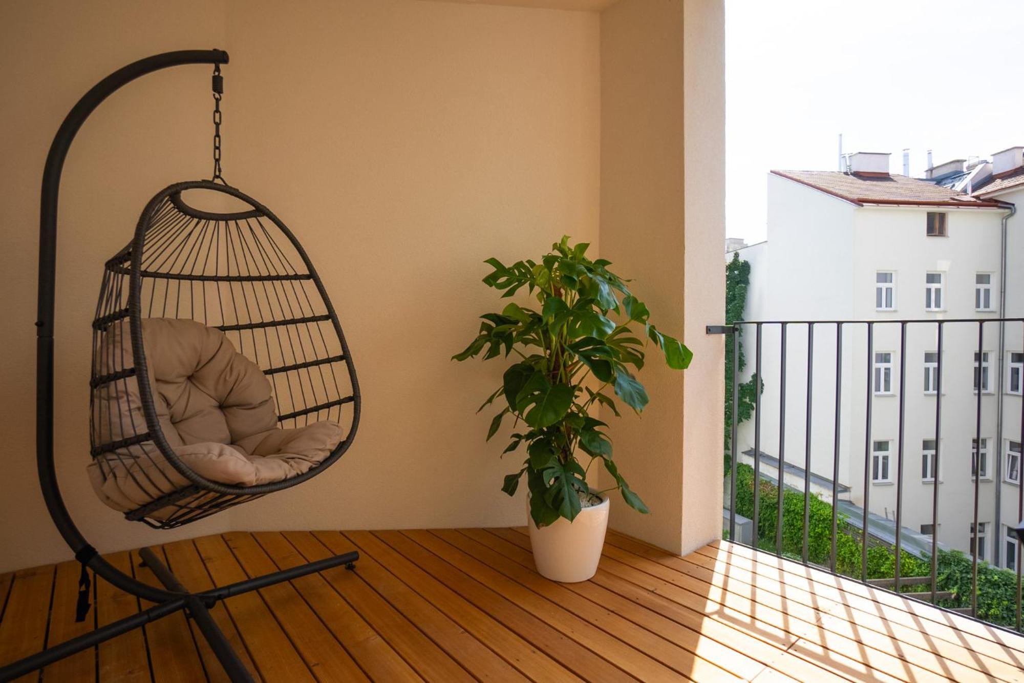 Bright Stylish With A Huge Terrace In A Location Wenen