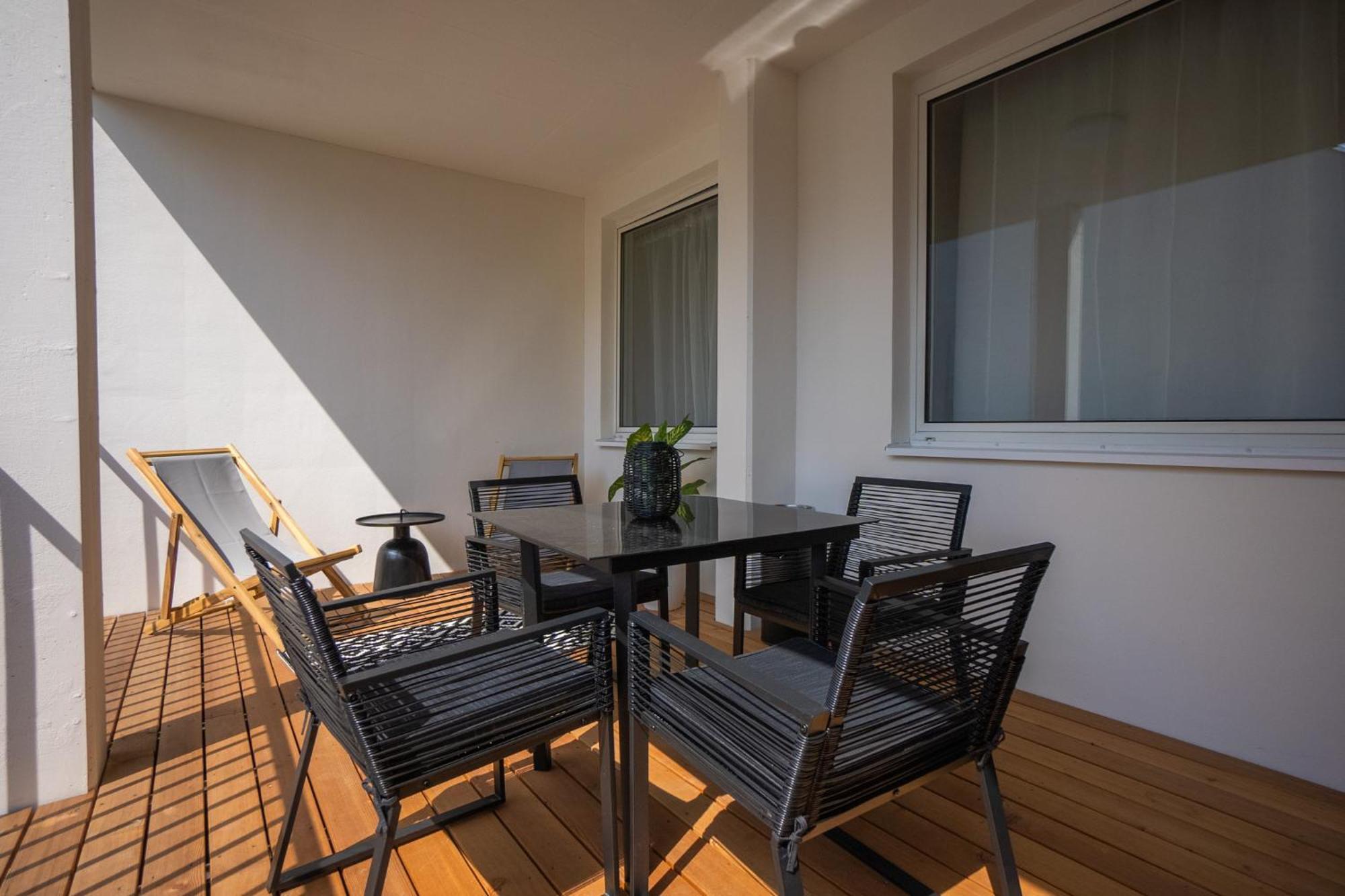 Bright Stylish With A Huge Terrace In A Location Wenen